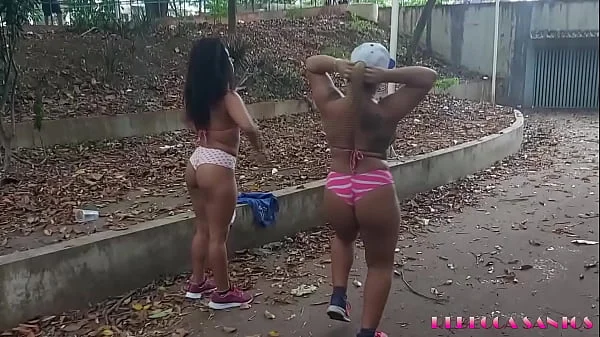 Eu e a minha amiga treinando e apareceu um cara o tesão bateu e carregamos ele para o Ap - Alessandra Carvalho